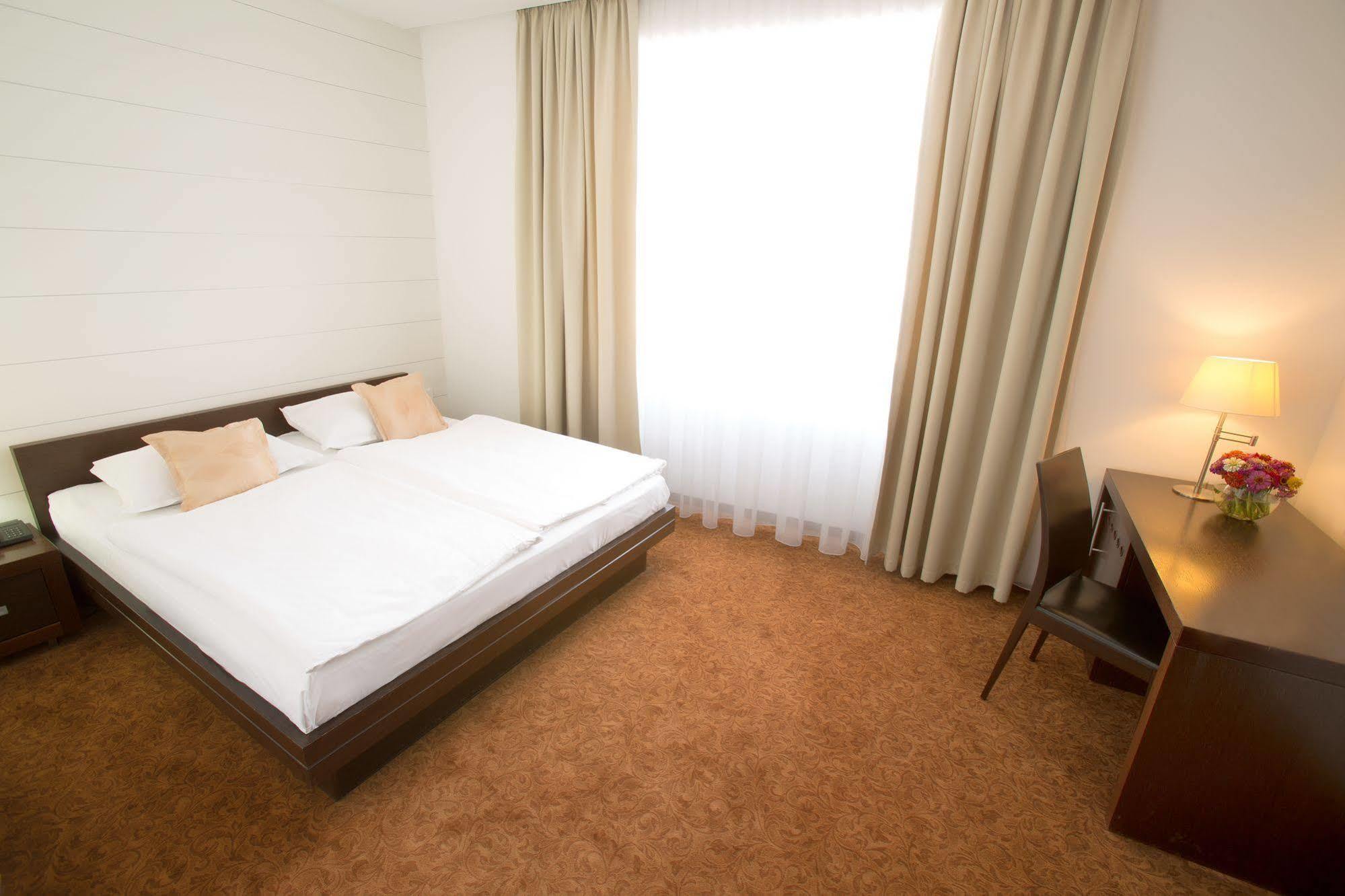 Bosnia Hotel ซาราเยโว ภายนอก รูปภาพ